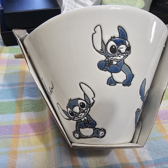 Disney Stitch Noodle Bowl with chopsticks - Picture 5 of 8